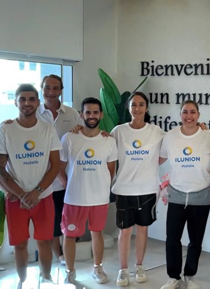 ILUNION Hotels realiza una recogida de residuos en Cala Galdana