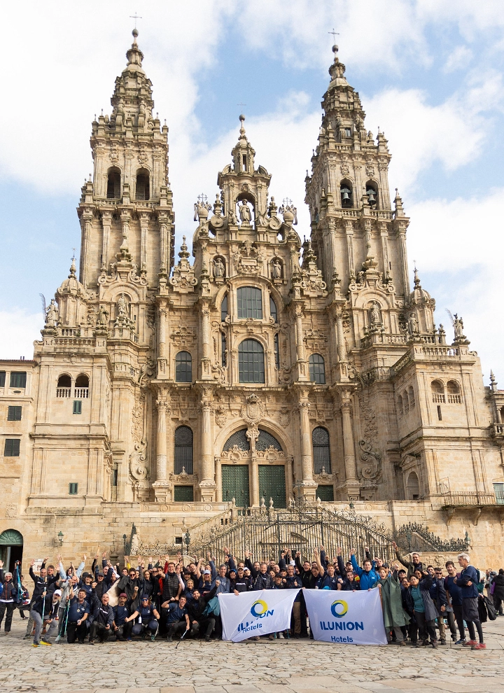 preregrinos de ilunion hotels en la plaza del obradoiro