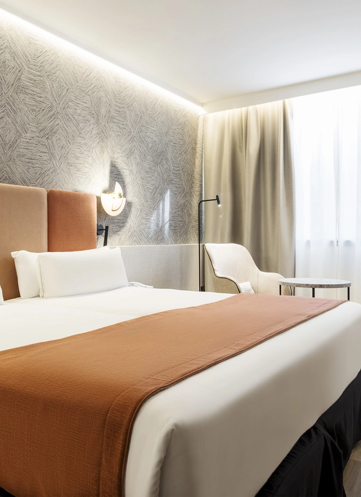 Imagen de la habitación recién reformado del hotel ILUNION Les Corts