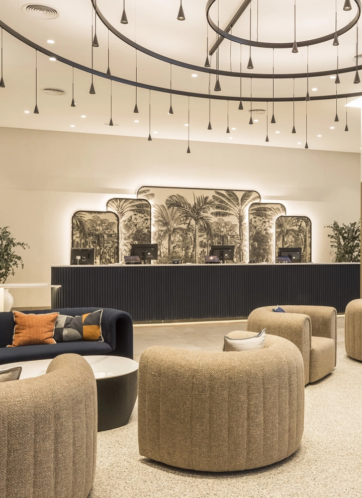 Imagen de la recepción recién reformado del hotel ILUNION Les Corts