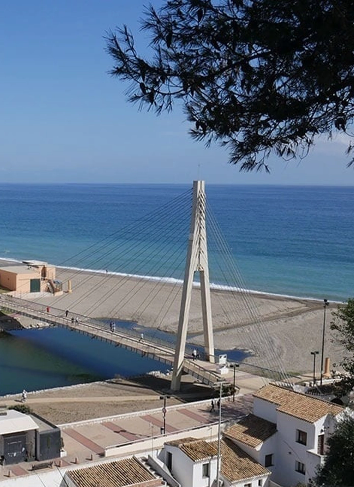 Vista aérea del puente de Fuengirola
