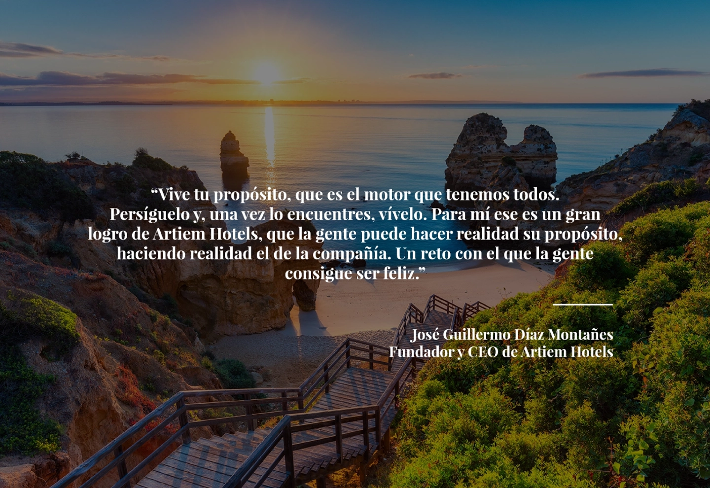 Imagen de una puesta de sol en una playa con el texto: 